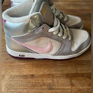 Womens Nike Air Size 7.5